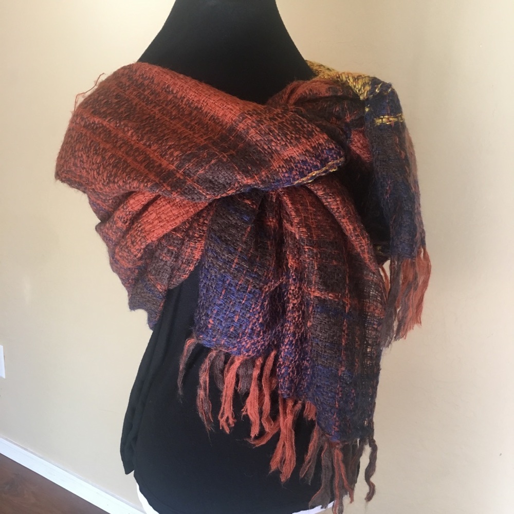 NWOT- Beautiful fall scarf
